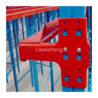 China Durable Corrosion Protection Warehouse Storage Space Saving Drive Through Pallet Racking Heavy Duty Drive In Pallet Rack System for sale