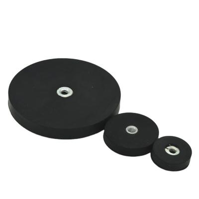 China Industrial Magnet D22mm X 6mm Thick Rubber Coated Pot Magnet With M4 Hook Le for sale