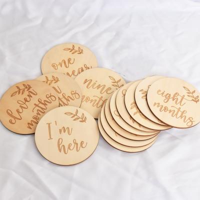 China 13pcs Natural Wooden Milestone Card Baby Announcement Disc Pregnancy Travel Registration Card for sale