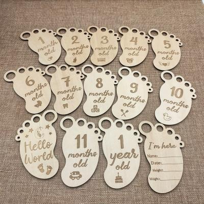 China 13pcs Natural Baby Feet Milestone Month Card Disc Pregnancy Wooden Travel Registration Card for Photo Props for sale