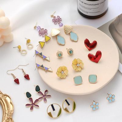 China Beautiful Wholesale Price Fashion Multi Color Korean Hot Selling Acrylic Stud Jewelry Earrings For Women 2021 for sale