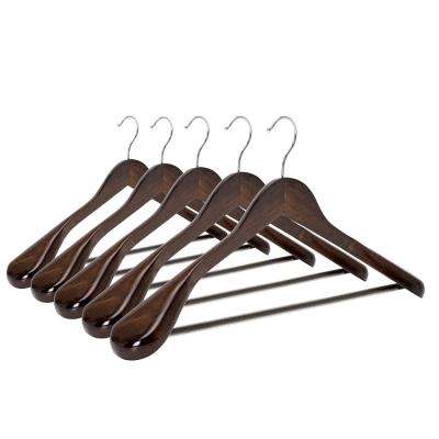 China Eco-friendly material manufacturers provide wholesale wooden coat hangers and wooden suit hangers for clothes for sale