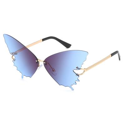 China New fashion sunglasses butterfly modeling temperament hipster frame the street female thin shooting tall gradually changing sunglasses for sale