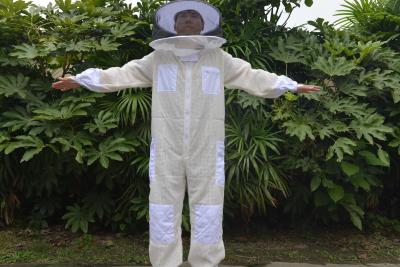 China Traje apícola de tres capas ventilado con velo redondo ventilado Traje de abeja en venta