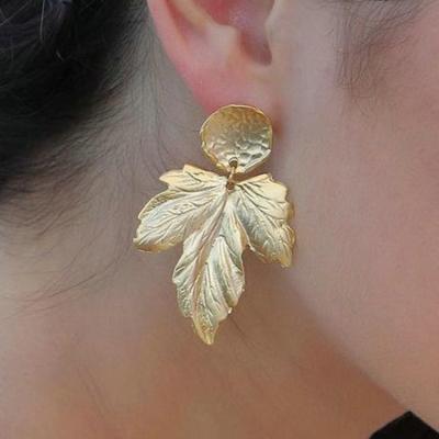 China Retro Fashion Trendy Design Creative Gold Maple Leaf Stud Earring For Women Vintage Jewelry for sale