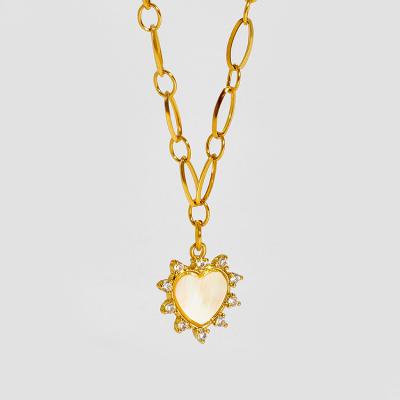 China CLASSIC natural white zircon pendant chain clavicle chain irregular heart-shaped shell necklace fashion trend 18K gold plated for sale