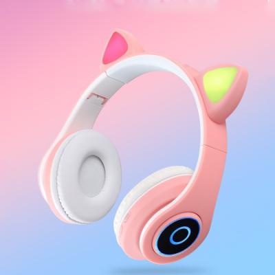 China Cute Fashion In-Ear Wireless Headphone Earphone Waterproof Earphone Radio for sale