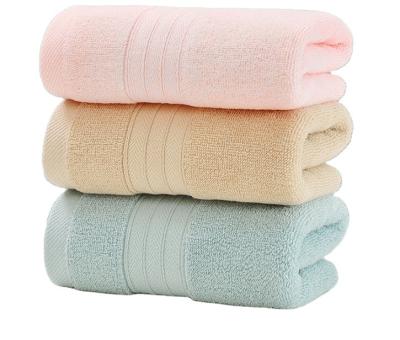 China Sustainable 70*140 Skin-friendly Customized Label Water Absorption Luxury 100% Cotton Hotel Bath Towels for sale