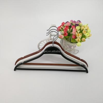 China High Quality Plastic Untislip 40 cm Clothes Hangers Black Or White Color Clothing Hangers With Bar Hanger for sale