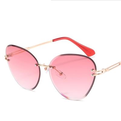 China Fashion New Big Rimless Gradient Color Cat Eye Sunglasses UV400 Protection Metal Ladies PC Cut Sunglasses Eyeglasses Frame Rimless Sunglasses for sale