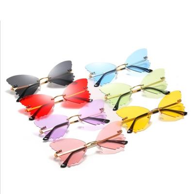 China New Beautiful Butterfly Sunglasses Fashion Sun Glasses Ocean Colorful Leaf Sun Glasses Ins Style Ladies Metal Frameless Sunglasses for sale