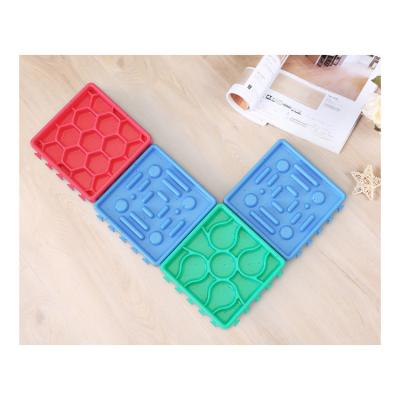 China Viable Silicone Dog Food Mat Slow Feeder Pet Dog Bath Wash Distracting Dog Lick Mat for sale