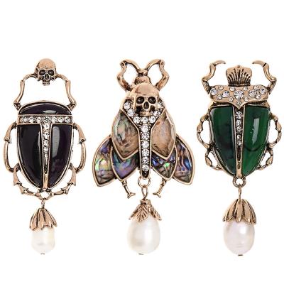 China 2022 Fashion Gold Plated Brooch Pin Women Brooch Skull Pearl Halloween Crystal Rhinestone Insect Vintage Bee for sale