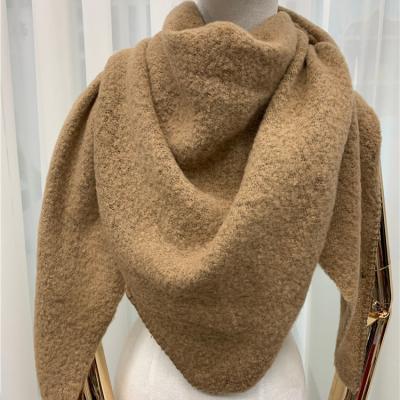 China 2021 high quality winter warm fashion new fashion long shawl women's scarves triangular scarf for sale