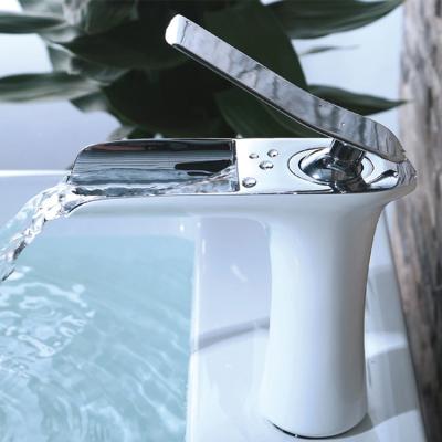 Κίνα Modern Contemporary Wall Mounted Chrome Single Lever Filterable Made In Germany Faucets For Bathroom προς πώληση