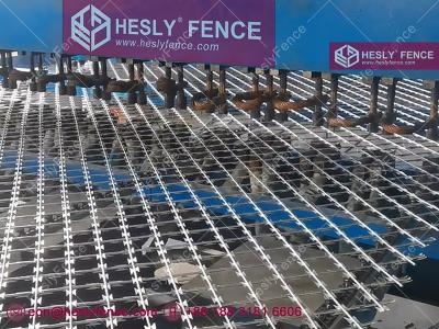 China Welded Ripper Razor Mesh Fencing | H2.5mX6.0m | 50X100mm diamond hole | CBT-65 | CBT-60 - HeslyFence_CHINA for sale