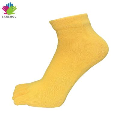 China Factory Supply Breathable Soft Comfortable Sports Anti Slip Skid Finger Knocks Women Five Toe Cotton Knitted Crew Socks for sale