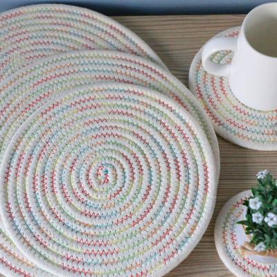 China New Style Rattan Sustainable Place Mats Surround Water Mat Placemats Woven By Hyacinth Straw Braided Table Placemat Round for sale