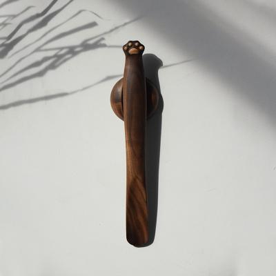 China Chinese style claw shoe pulling handwork black walnut shoe pulling home decoration shoehorncan be hung on the door for sale