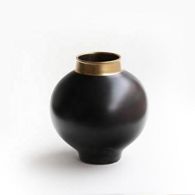 China Modern Handmade Black Vase in Matt Glazed Gold Rim Ceramic for Home Hotel Decor Centerpiece Gifts for sale