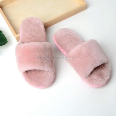 China Anti-slippery Winter Slide Shoes For Women Fur Lined Slippers Soft Fur Slippers for sale