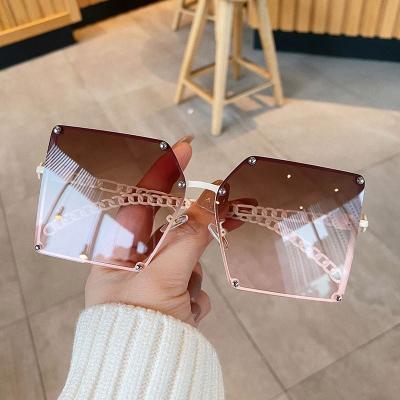 China New Fashion Wholesale New Fashion Sunglasses Oversized Gradient Shades Vintage Metal Square Rimless Sunglasses For Women for sale