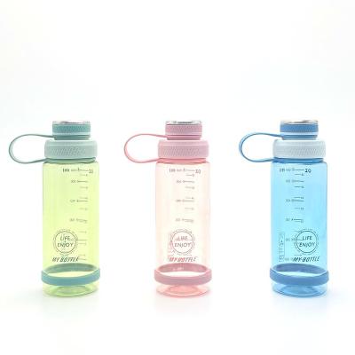 China Fashion 640ml Sustainable Cute Green Plastic Rose Water Drinking Bottle For Sports Travel for sale