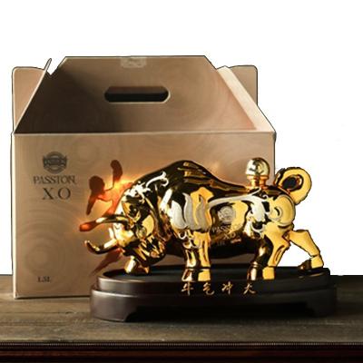 China Cattle Passton Ceramic Gold Luxury Bottle With French Brandy Or Whiskey D'or-Bull From Scotland for sale