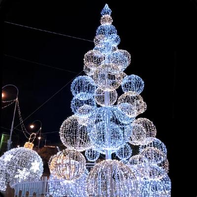 China Customized 2021 Mall New Arrival Outdoor Commercial Christmas Decoration LED Waterproof Giant Christmas Ball Tree for sale