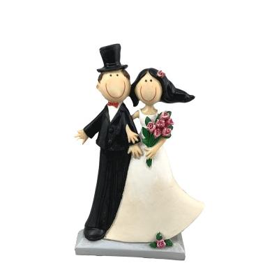 China China resin fashion wedding favors wedding couple figurine with flowers for home decoration for sale