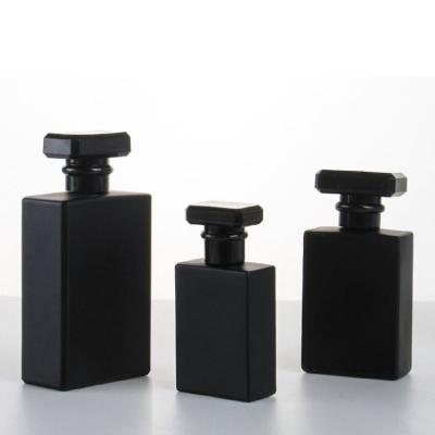 China Cosmetic luxury glass flat spray 30 ml 100ml 50 ml black perfume bottle for sale