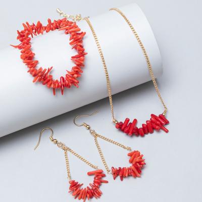 China 2022 New Vintage Red And White Coral Necklace Bracelet Earring Jewelry Set for sale