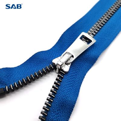 China Brand 5# Open Black Zipper Auto Lock Custom Color Zipper Pulls Big Corn Teeth Plastic Resin Zipper Te koop