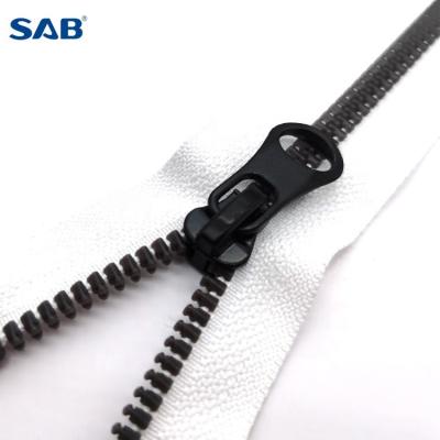 China High Strength 5# Clothing Zipper Environmental Protection Resin Plugged Plastic Zipper Nickel Free en venta