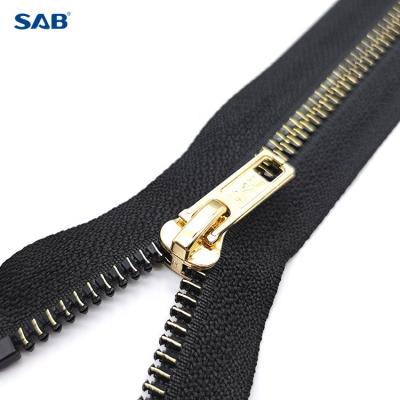 China High quality SAB metal 3# 5# 8#resin zipper of automatic lock is used to plated the gold zipper of the backpack Te koop