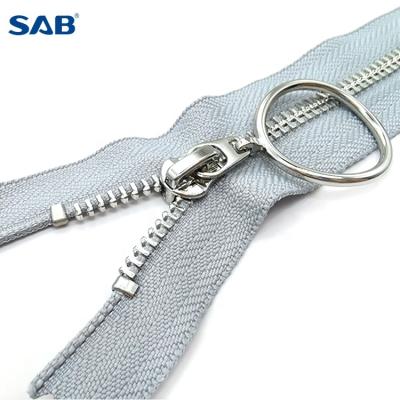 China Auto Lock SAB Zipper Factory Supply High Quality Children's Use 3# Metal Zipper Plugged Copper Zipper zu verkaufen