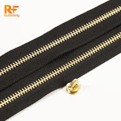 Chine Factory Wholesale Custom Black 5# Metal Zipper Rolls Viable By The Yard Jacket Zipper Jeans Metal Zippers à vendre