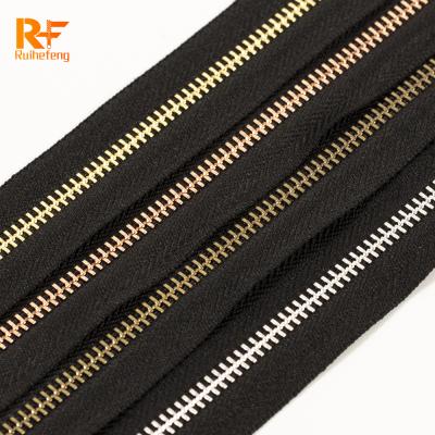 Cina Wholesales 5# Viable Black Brass Metal Strap Zippers Rolls Handbags Cremalleras Metalica Jacket Zipper in vendita