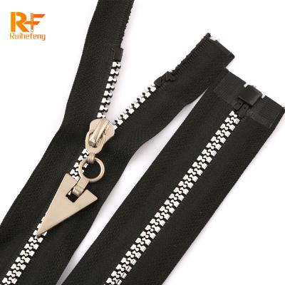 Cina Fashion High Quality Nickel Free #3 #5 Plated Resin Zipper Metal Black Texture Plastic Zipper Pull in vendita