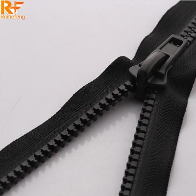 Cina Sales Promotion Eco Resin #8 Nickel Free Open Black Zipper Rolls Outdoor Tent Garment Plastic Resin Zipper in vendita