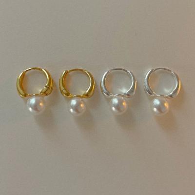 China CONSERVATIVE CLASSIC Minimalist 18K Korean Style Gold Plated Pearl Circle Huggie Earrings For Woman Jewelry for sale