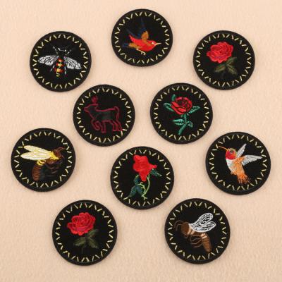 China Handmade Bird Rose Bee Diy Patches Embroidery for T-shirt Iron on Appliques Clothes Jeans Stickers Badges for sale