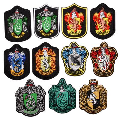 China Handmade Custom Fabric Embroidered Patch Badges Sew On Embroidery Patches Apparel Woven Patch for sale