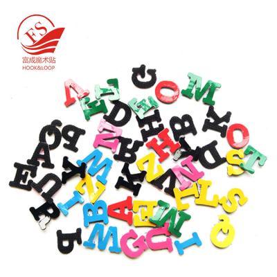 Chine Lettres collantes colorées de boucle de crochet et de crochet de boucle à imprimer pour des enfants à vendre