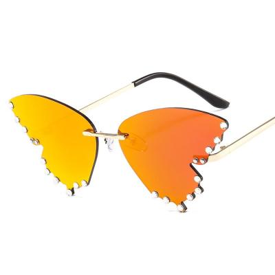 China 2021 New Amazon Butterfly Sunglasses Fashion Big Lens Fashion Sunglasses Female Personality Frame Set Diamond Trend Sunglasses for sale