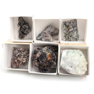 China Europe Natural Raw Group Crystal Mineral Specimen Crystal Healing Gemstone Rough Stone for sale