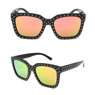 China 2022 Sunglasses Women Shape Rivets Sunglasses Eyewear UV400 Driving Party Running Sunglasses 2116 Style Running Available for sale