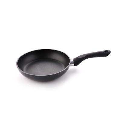 China 24/26/28 cm Sustainable Frying Bottom Frying Pan Non-Stick High Quality Forged Aluminum Pan Skillet Bakelite Handle Induction for sale