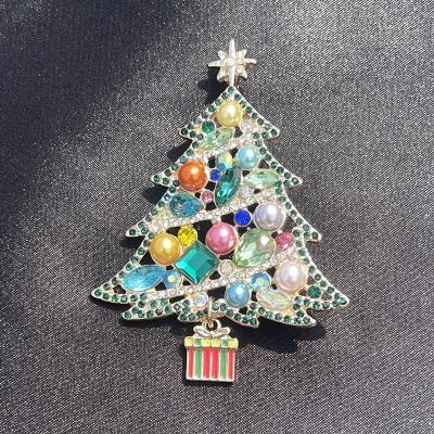 China ALLOY Wholesale Custom Designer Pearl Crystal Brooch Pin Rhinestone Brooches Christmas Tree Brooches Women Ladies Accessories for sale