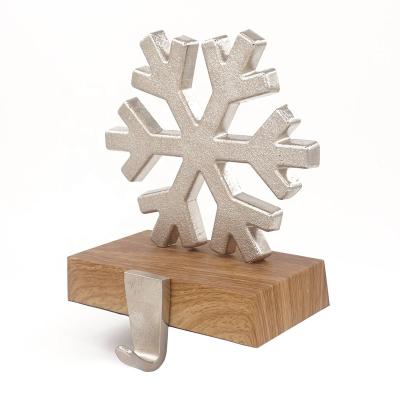 China Wholesale Popular Christmas Decor Gift Snowflake Shape Wooden Stocking Holder China Christmas Decoration for sale